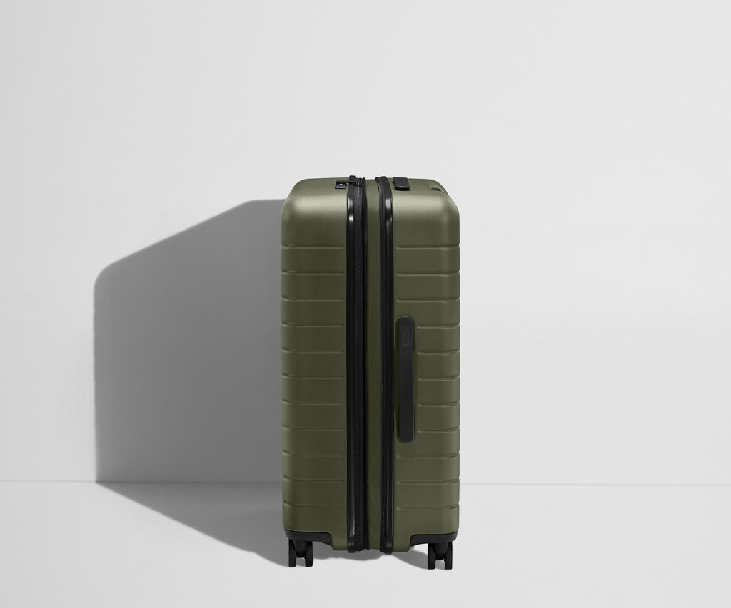 Away The Medium Flex Suitcase - Olive Green
