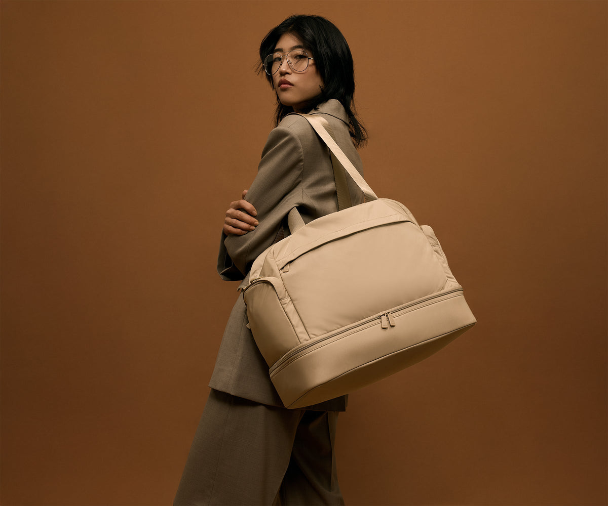 Away Featherlight Overnight Bag Crossbody Bag - Camel Brown