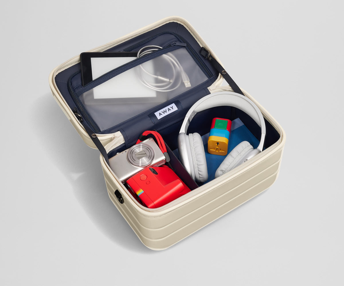 Away The Train Case Toiletry Bag - Salt White (Gloss)