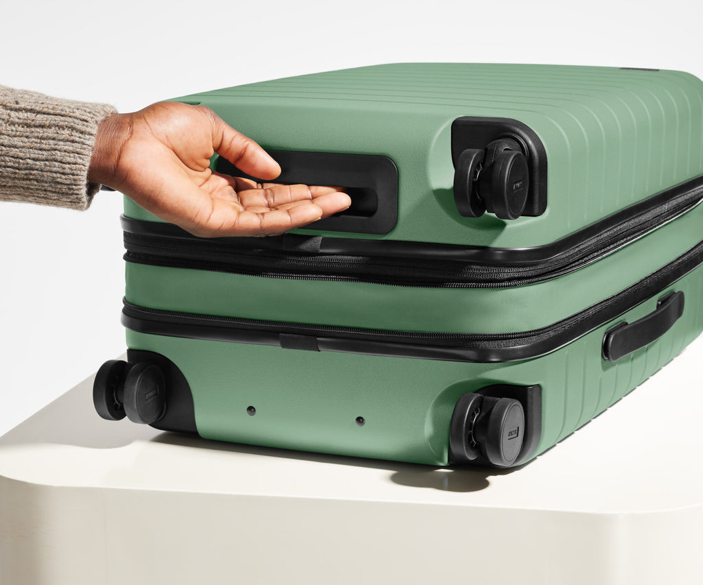 Away The Bigger Carry-On Flex Suitcase - Sea Green