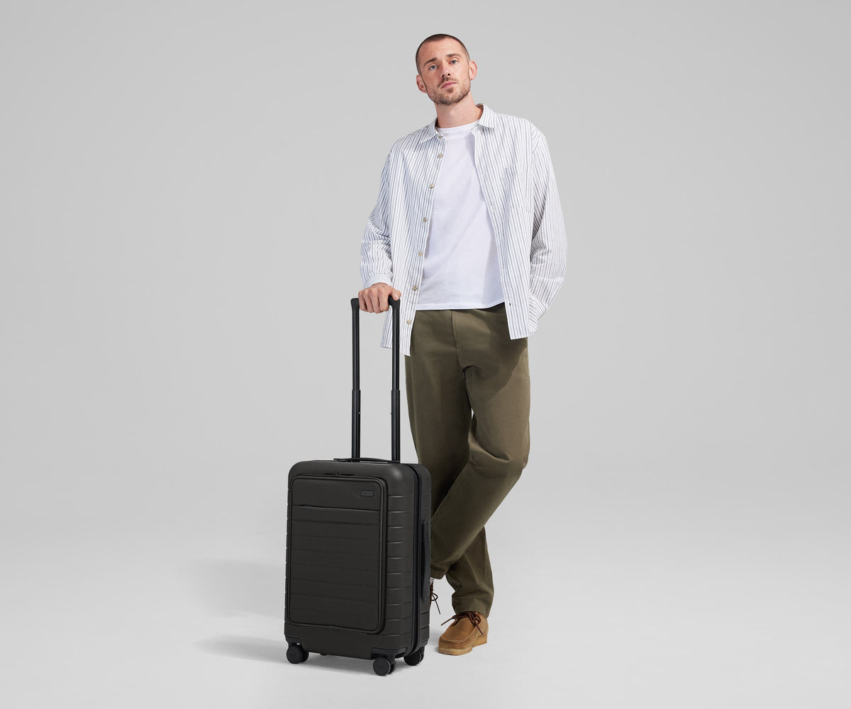 Away The Executive Bigger Carry-On Suitcase - Jet Black