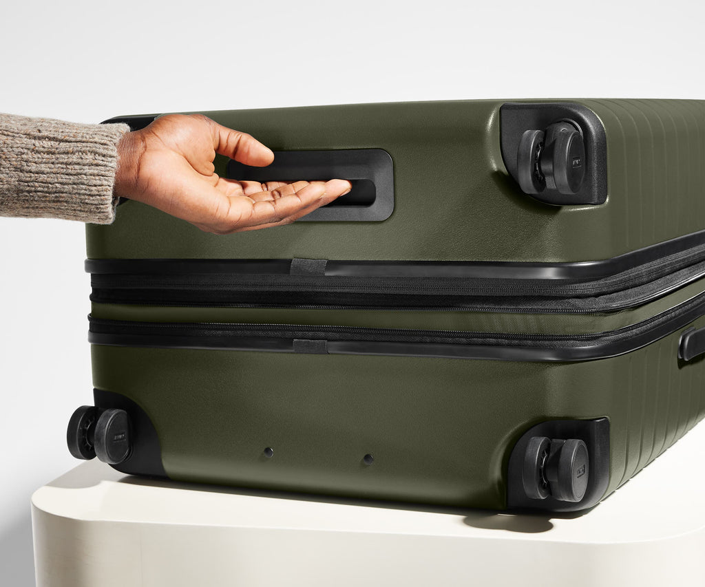 Away The Medium Flex Suitcase - Olive Green