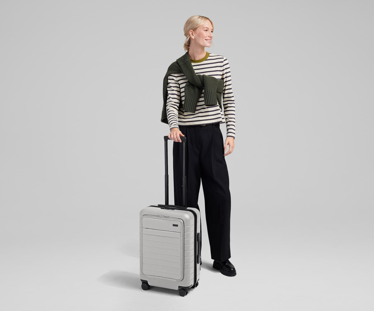 Away The Executive Bigger Carry-On Suitcase - Cloud Gray