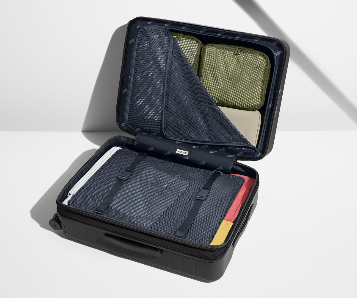 Away The Medium Flex Suitcase - Jet Black
