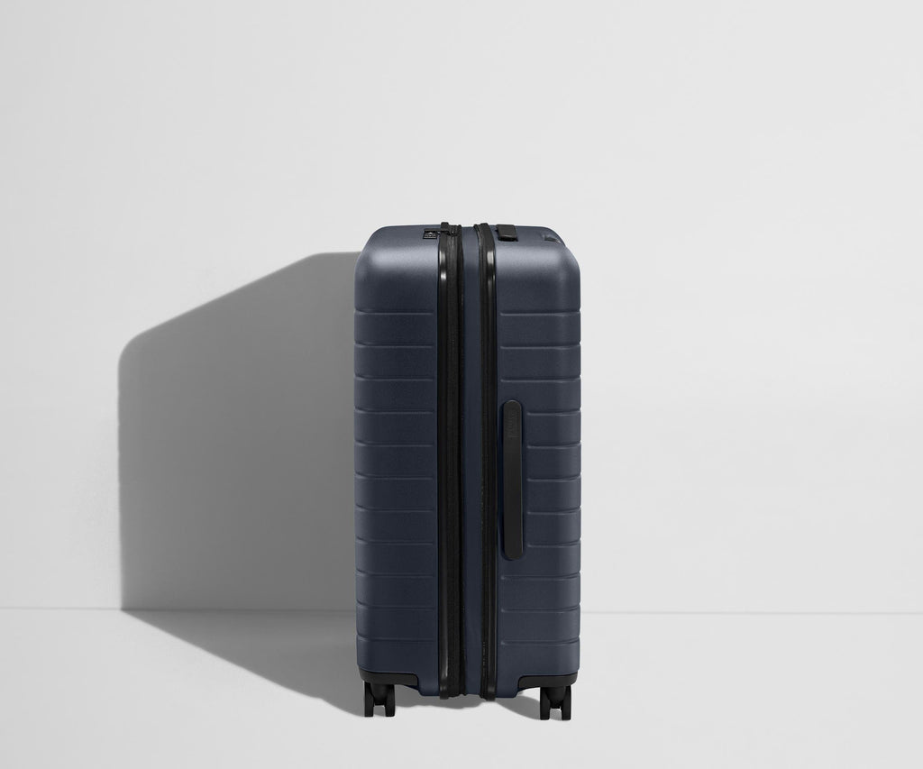Away The Medium Flex Suitcase - Navy Blue