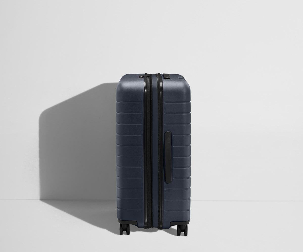 Away The Medium Flex Suitcase - Navy Blue