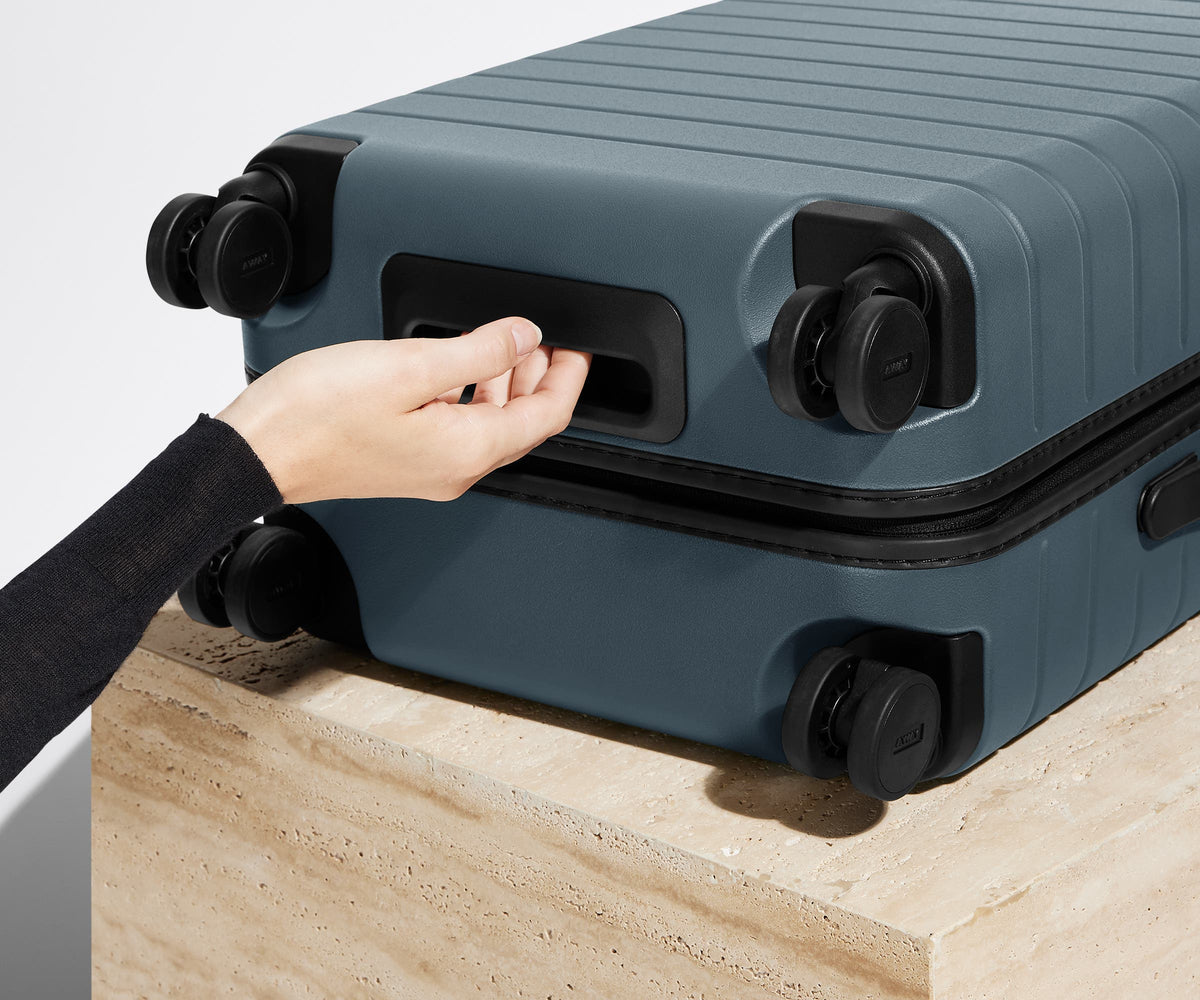 Away Jetsetter Bundle Suitcase