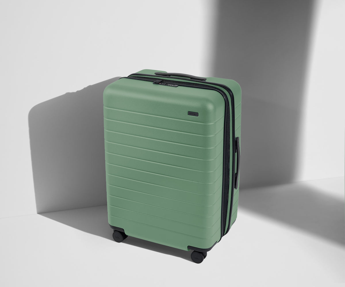Away The Medium Flex Suitcase - Sea Green