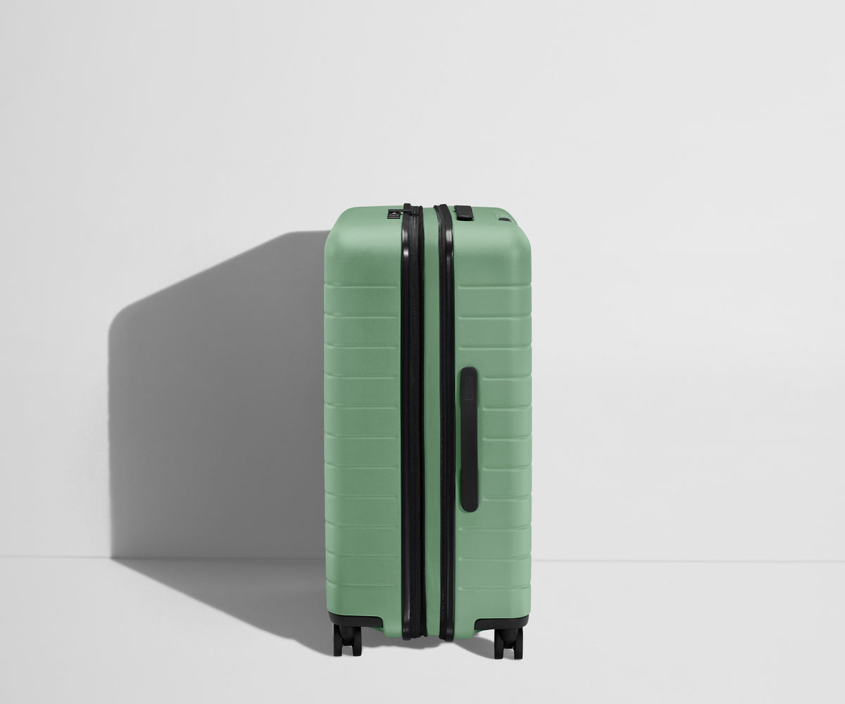 Away The Medium Flex Suitcase - Sea Green