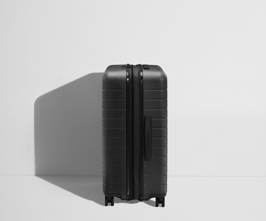 Away The Medium Flex Suitcase - Jet Black