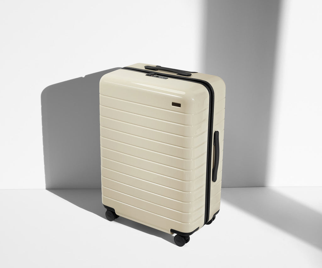 Away The Medium Suitcase - Salt White (Gloss)