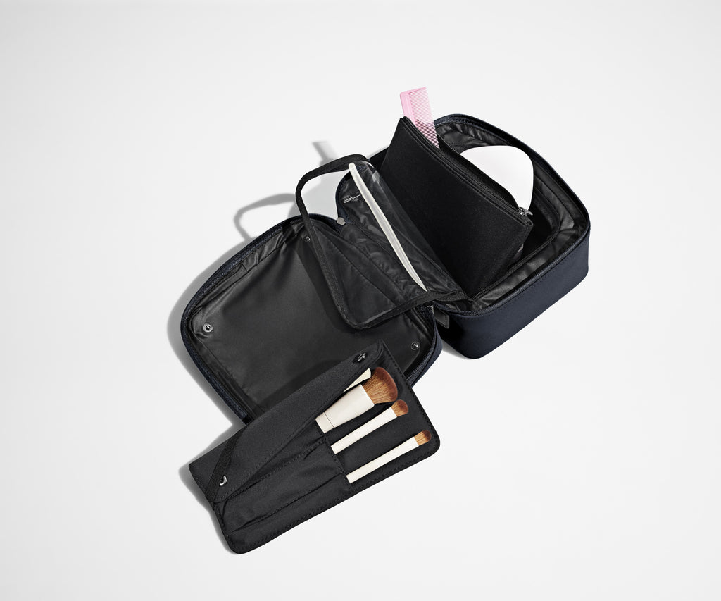 Away The Cosmetics Bag Toiletry Bag - Navy Blue