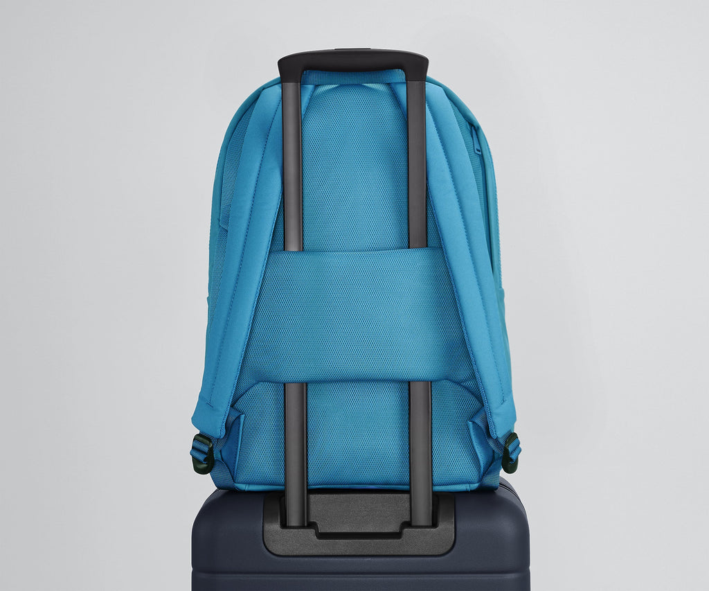 Away Active Backpack 26L in Vivid Blue