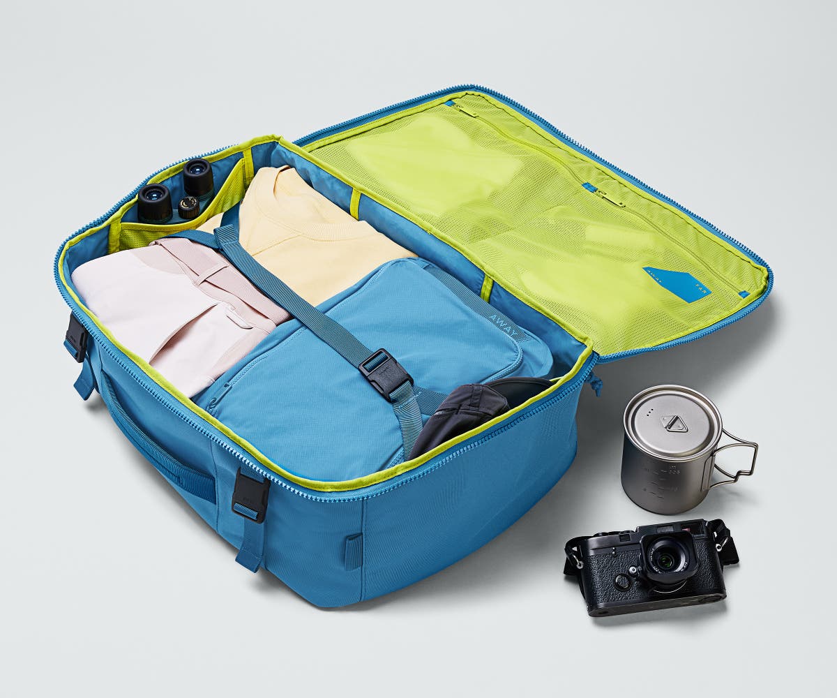 Away Active Convertible Backpack 45L in Vivid Blue