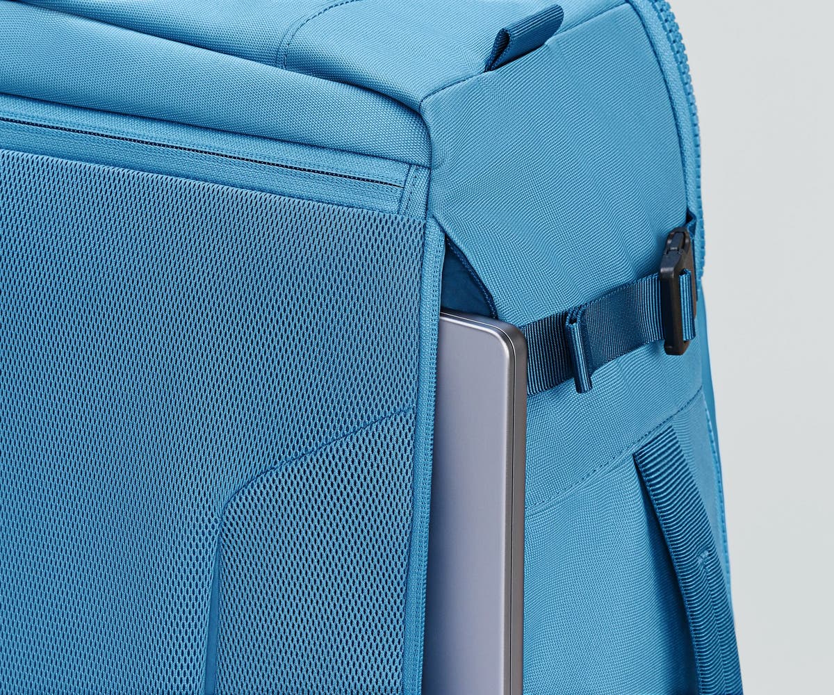 Away Active Convertible Backpack 45L in Vivid Blue