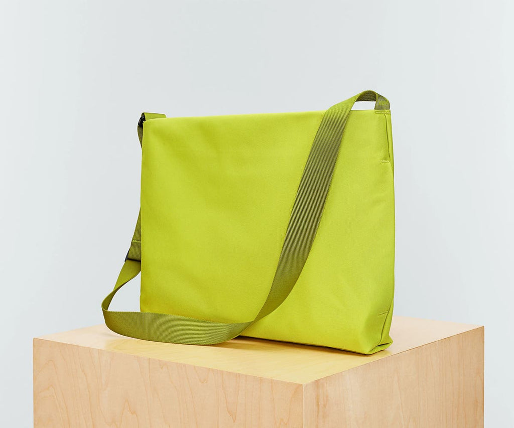 Away Active Messenger 16L Messenger Bag - Atomic Celery