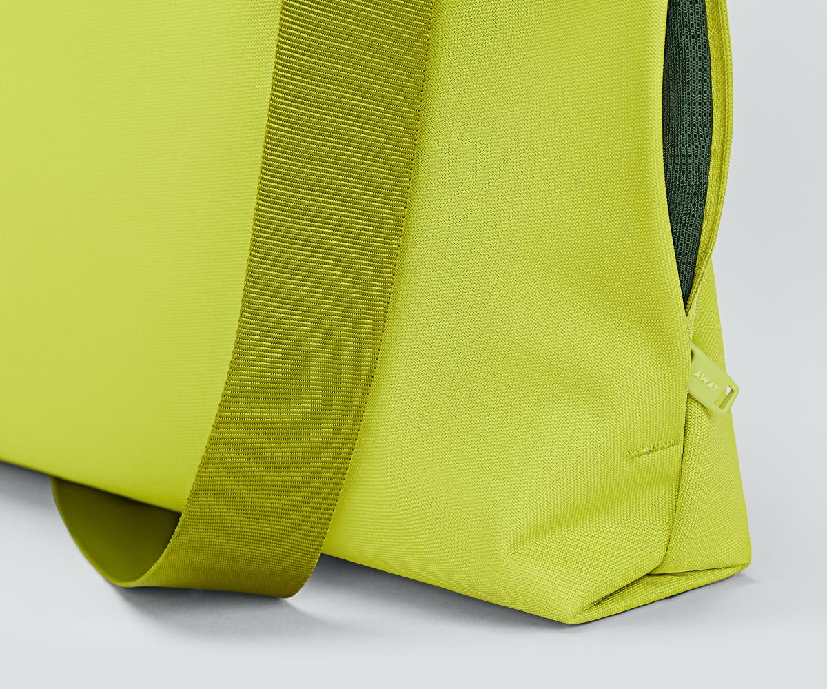 Away Active Messenger 16L Messenger Bag - Atomic Celery