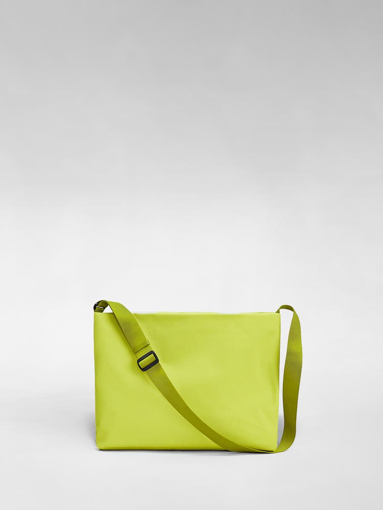 Away Active Messenger 16L Messenger Bag - Atomic Celery
