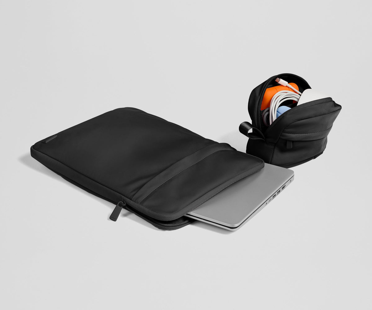 Away Featherlight Tech Set Backpack - Jet Black