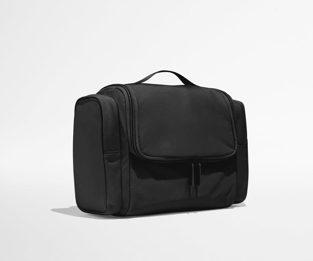 Away Featherlight Hanging Travel Vanity Travel Accessory - Jet Black