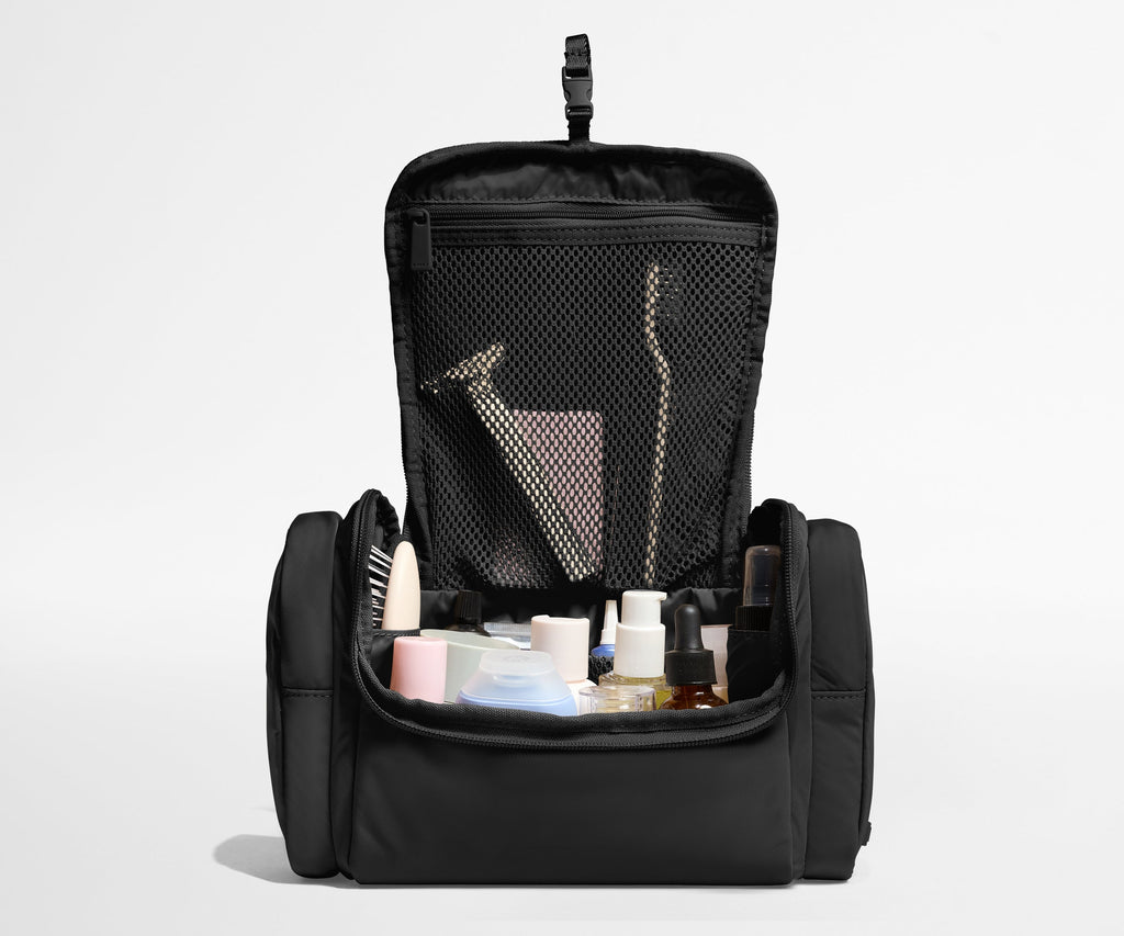 Away Featherlight Hanging Travel Vanity Travel Accessory - Jet Black