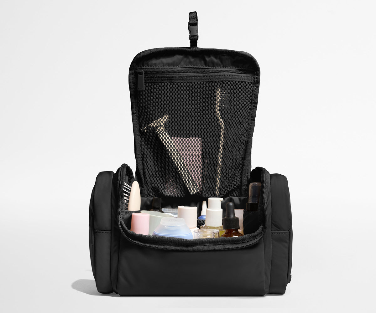 Away Featherlight Hanging Travel Vanity Travel Accessory - Jet Black