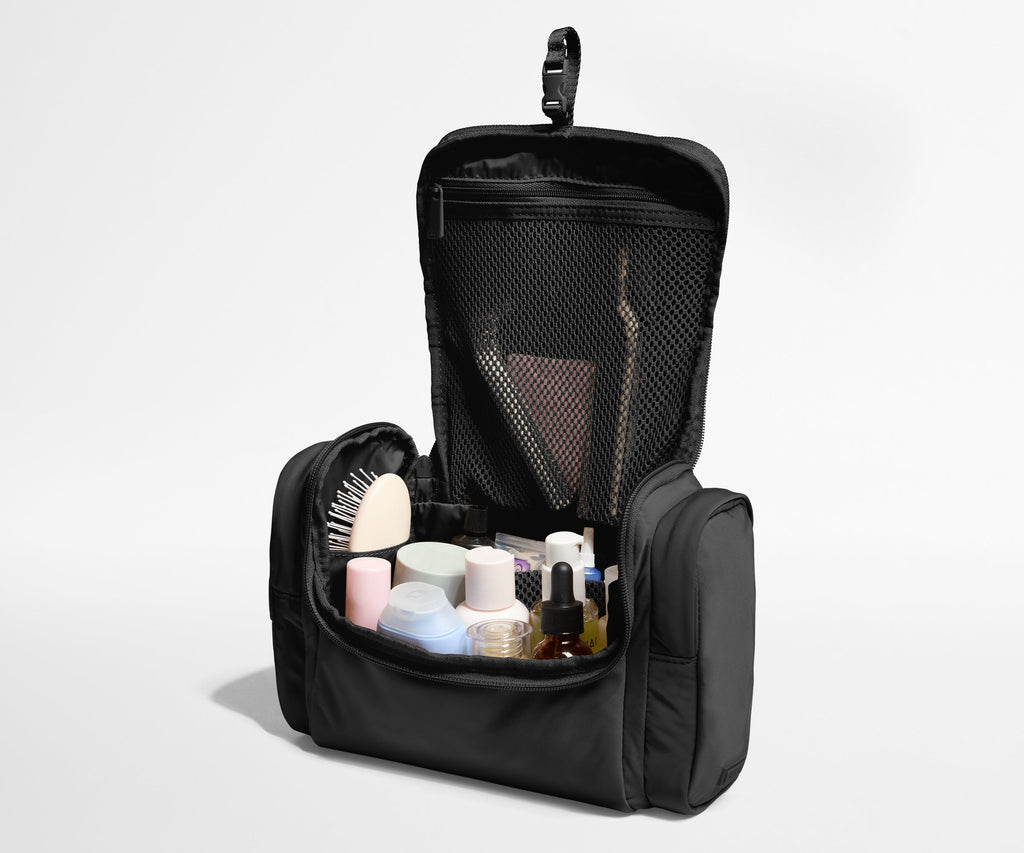 Away Featherlight Hanging Travel Vanity Travel Accessory - Jet Black