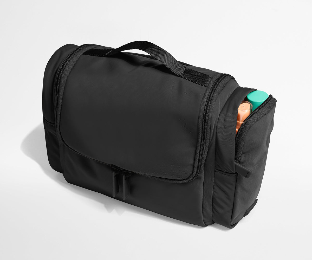 Away Featherlight Hanging Travel Vanity Travel Accessory - Jet Black