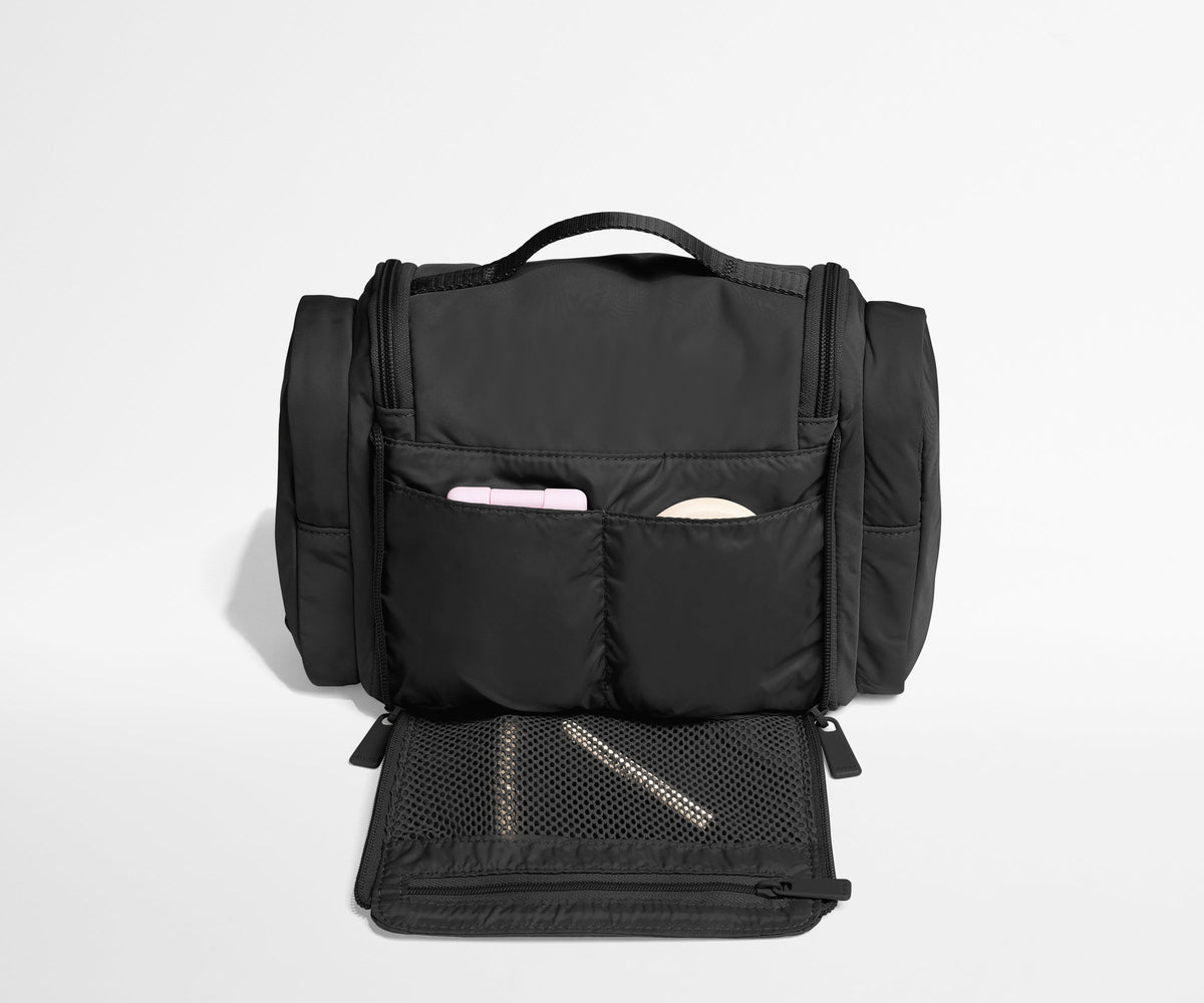 Away Featherlight Hanging Travel Vanity Travel Accessory - Jet Black