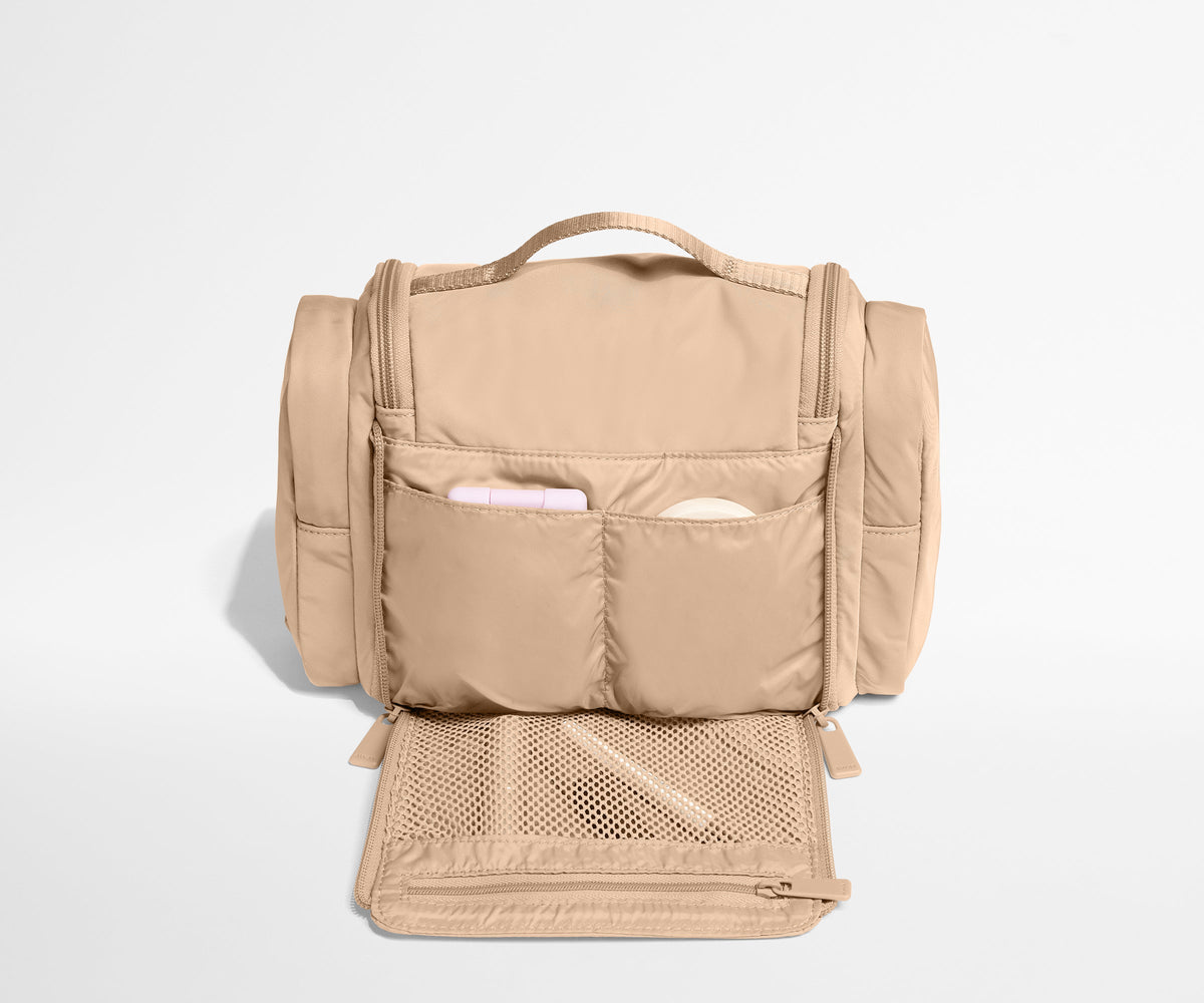 Away Featherlight Hanging Travel Vanity Travel Accessory - Camel Brown