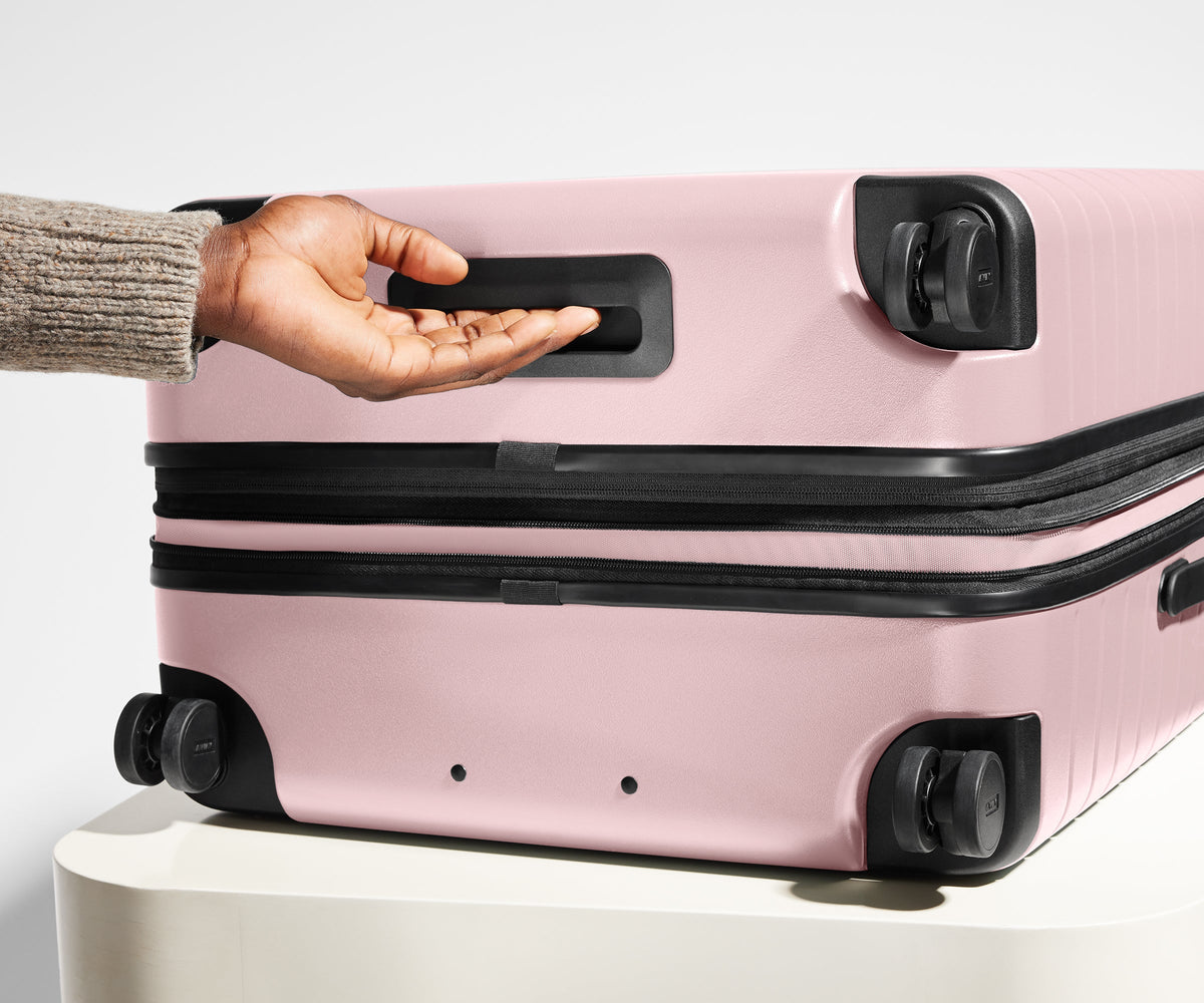 Away The Medium Flex Suitcase - Blush Pink