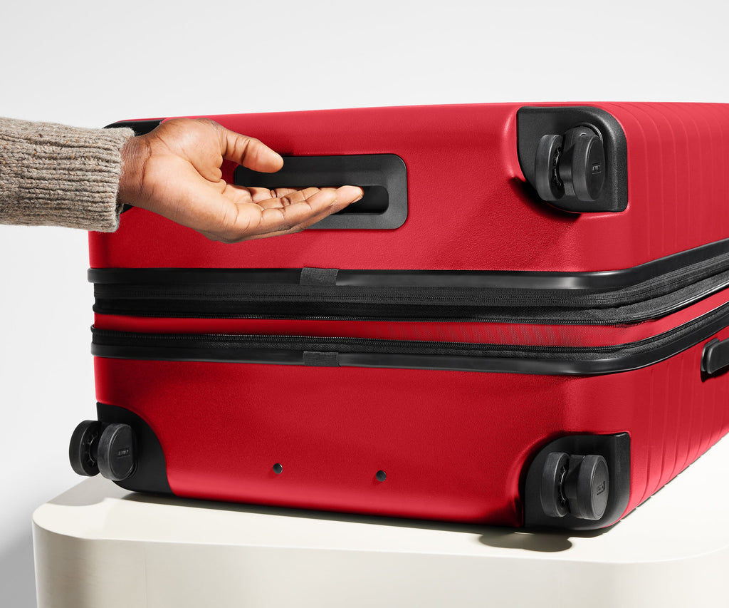 Away The Medium Flex Suitcase - Cherry Red