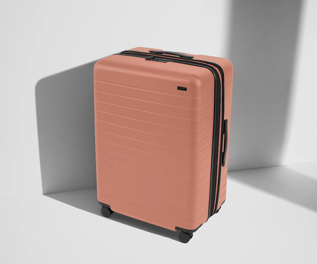 Away The Large Flex Suitcase - Clay Pink