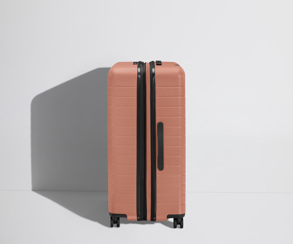 Away The Large Flex Suitcase - Clay Pink
