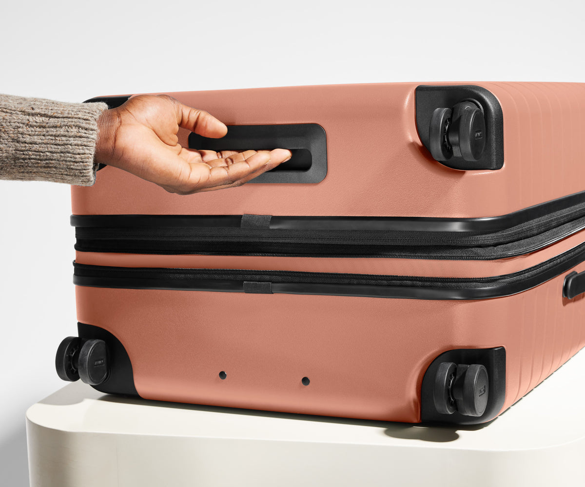 Away The Large Flex Suitcase - Clay Pink