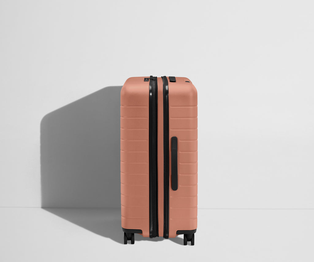 Away The Medium Flex Suitcase - Clay Pink