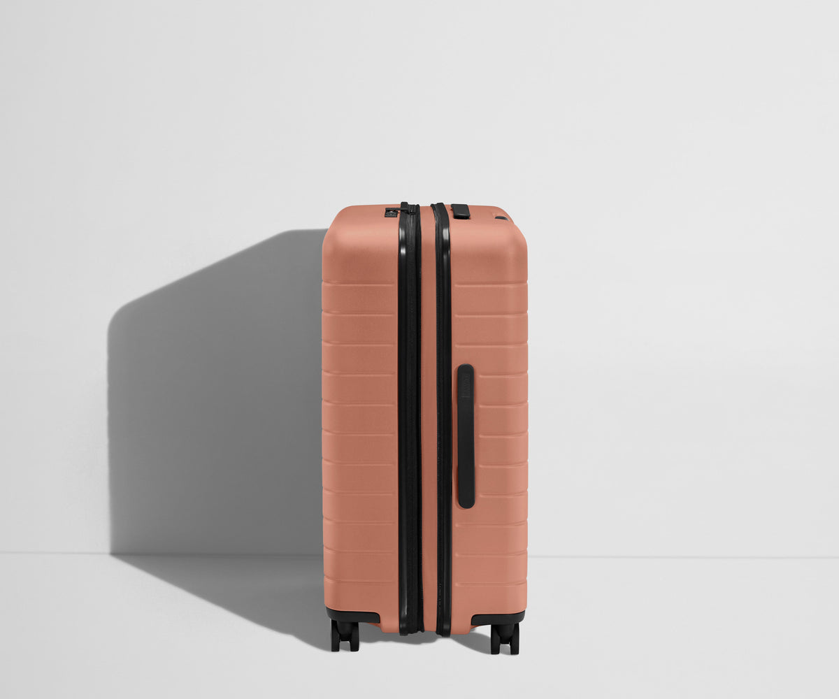 Away The Medium Flex Suitcase - Clay Pink