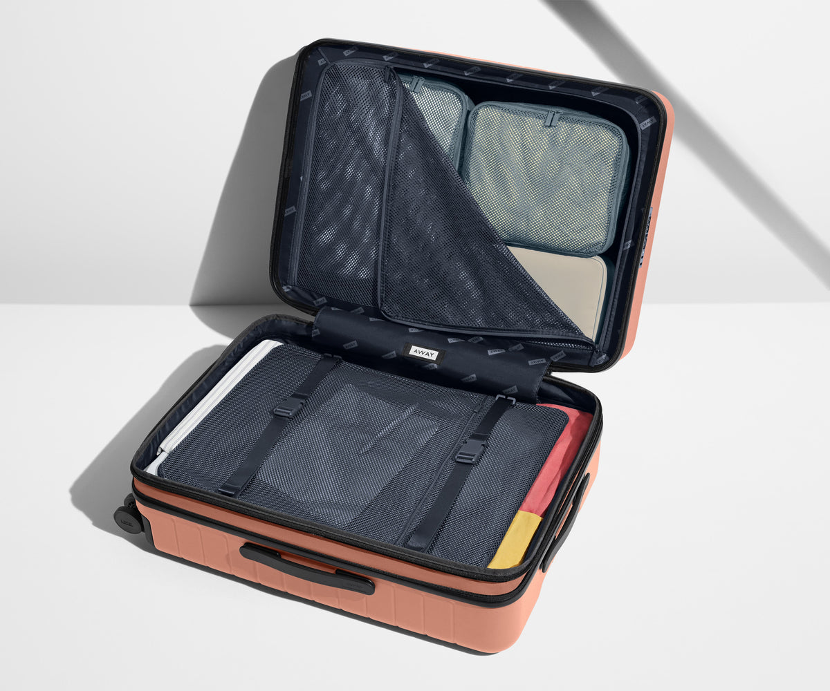 Away The Medium Flex Suitcase - Clay Pink
