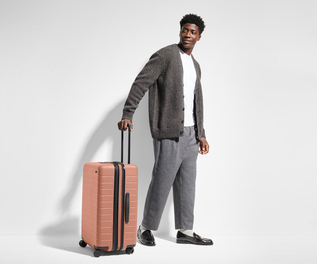 Away The Medium Flex Suitcase - Clay Pink
