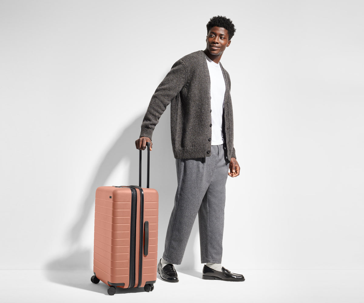 Away The Medium Flex Suitcase - Clay Pink
