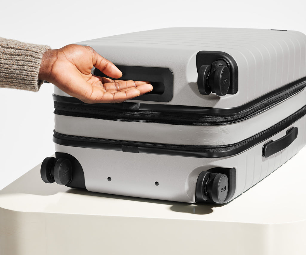 Away The Carry-On Flex Suitcase - Cloud Gray