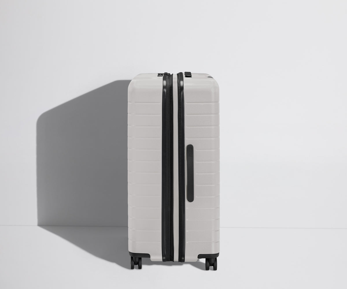 Away The Large Flex Suitcase - Cloud Gray