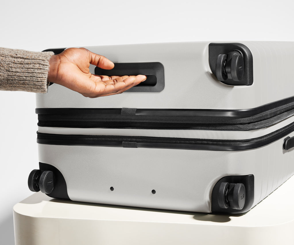 Away The Large Flex Suitcase - Cloud Gray