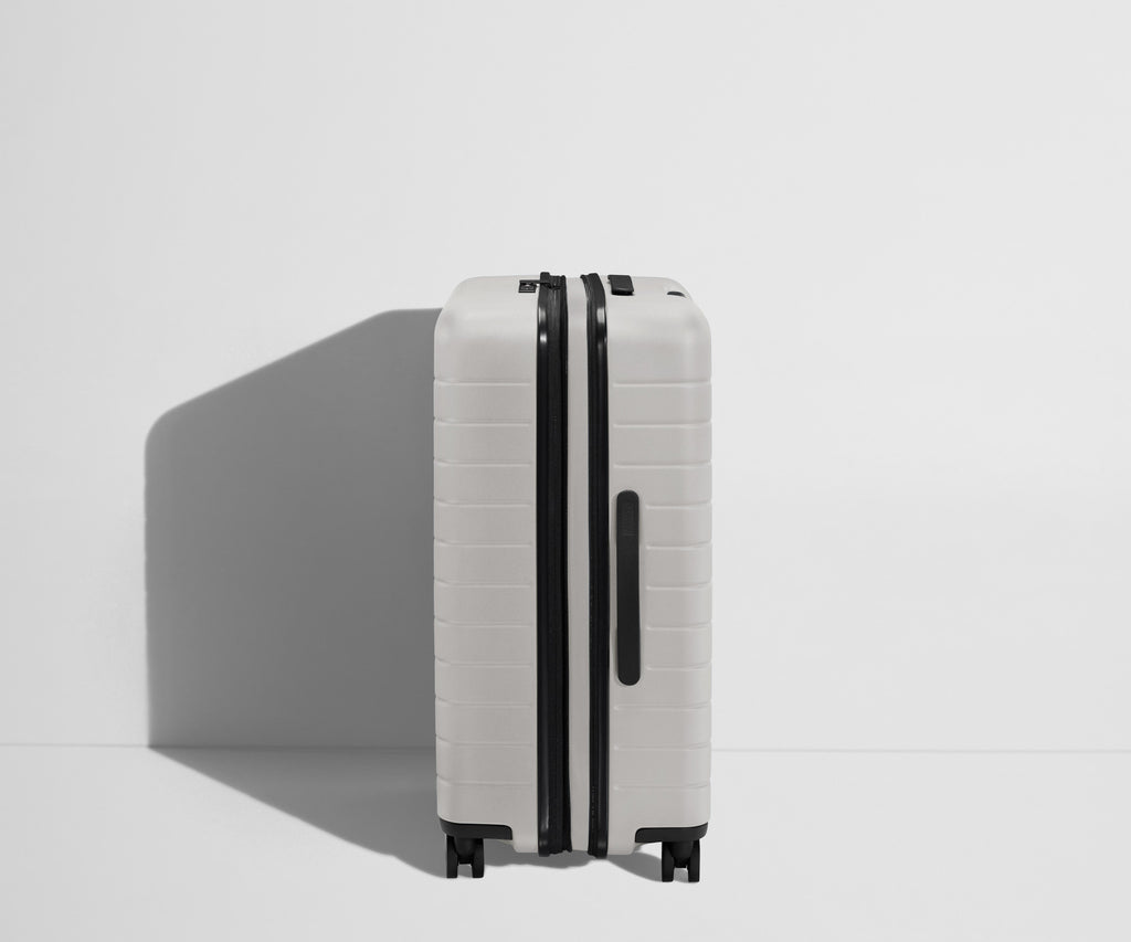 Away The Medium Flex Suitcase - Cloud Gray