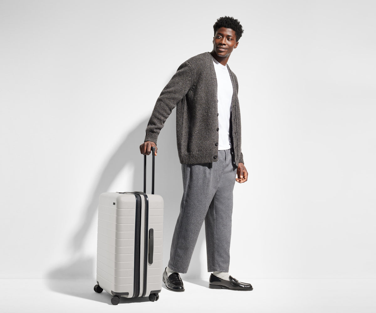 Away The Medium Flex Suitcase - Cloud Gray