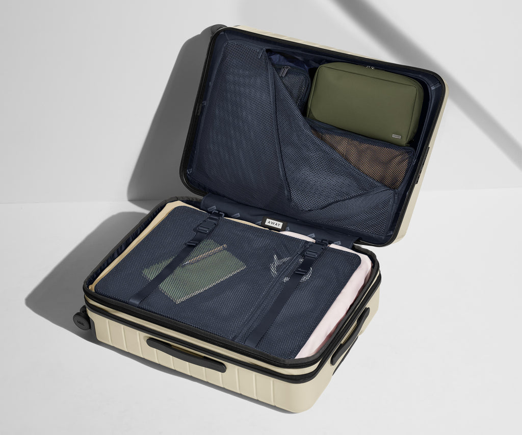 Away The Medium Flex Suitcase - Salt White (Gloss)