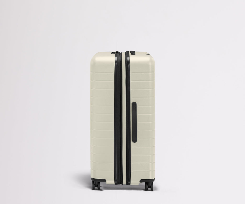 Away The Large Flex Suitcase - Salt White