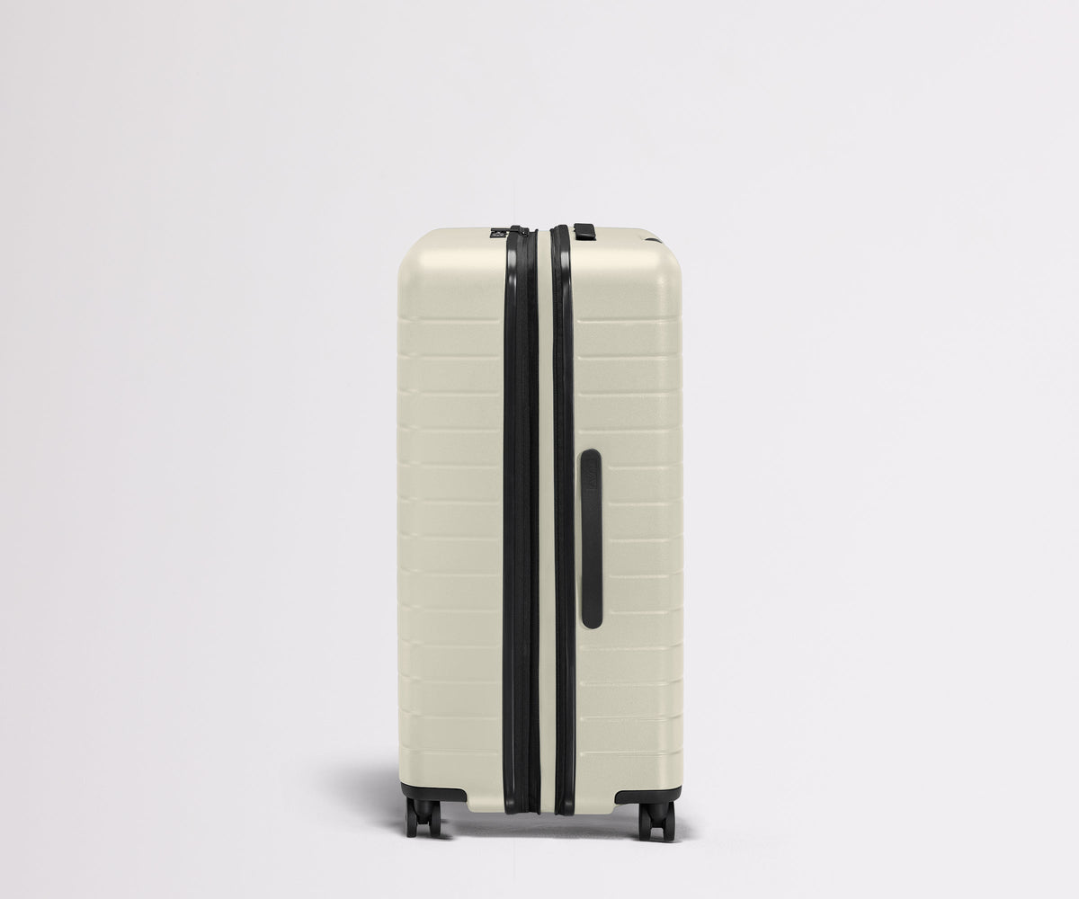 Away The Large Flex Suitcase - Salt White