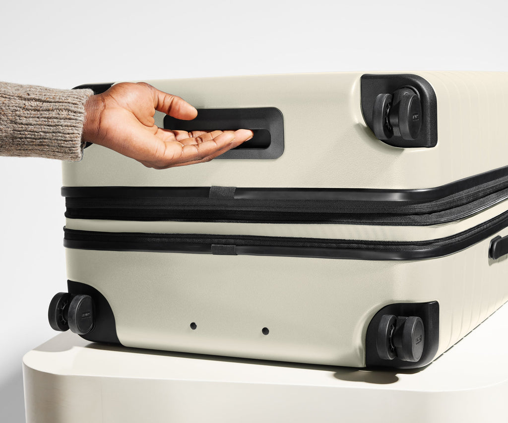 Away The Large Flex Suitcase - Salt White