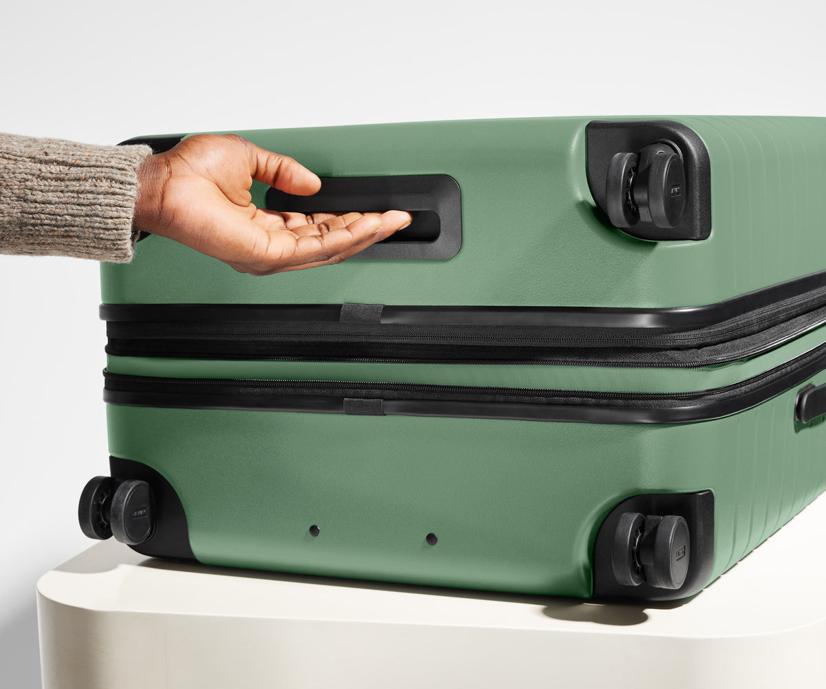 Away The Medium Flex Suitcase - Sea Green